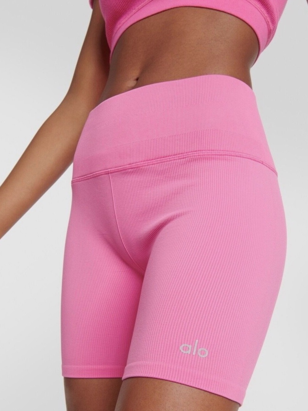 ALO Yoga 5" Seamless Ribbed Favorite Short Pink Size XS *READ Description